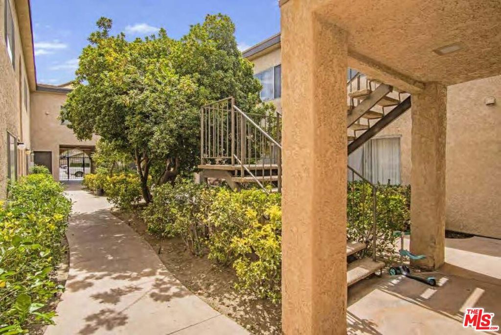 24846 Walnut Street Property Photo 6