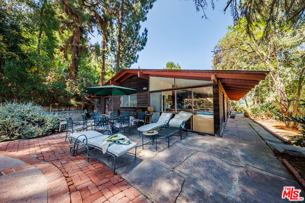 2509 Roscomare Road Property Photo 1