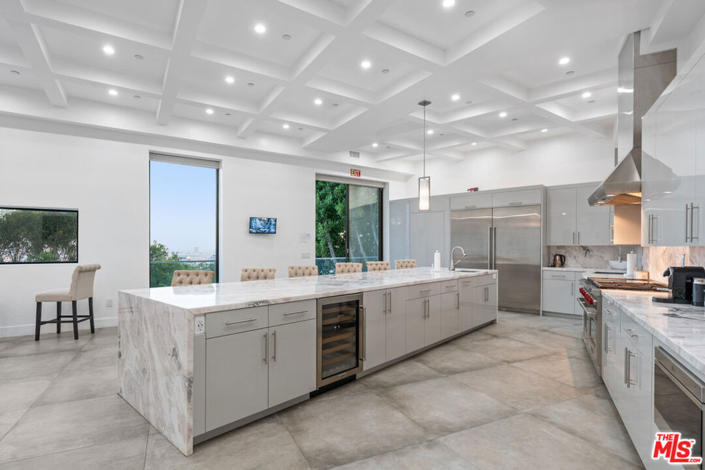 6181 Temple Hill Drive Property Photo 10