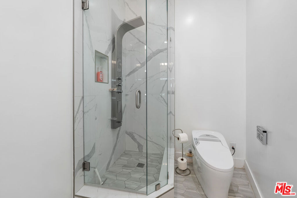 6181 Temple Hill Drive Property Photo 33