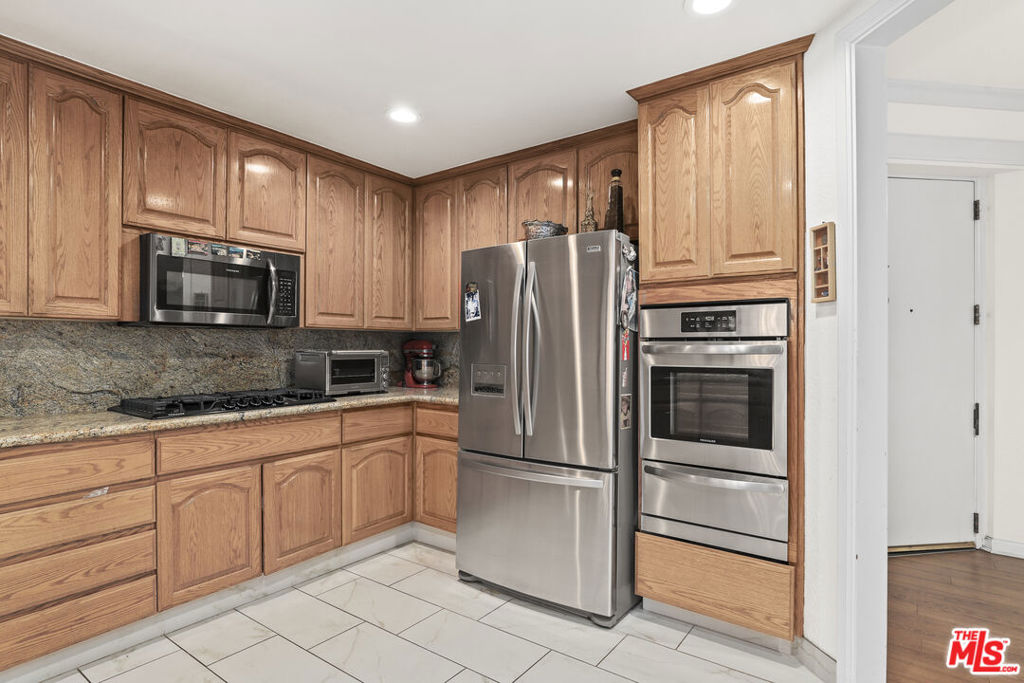 4230 Stansbury Avenue 105 Property Photo 12