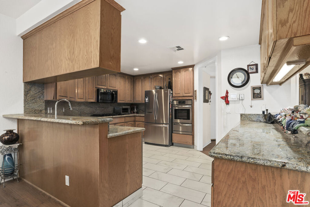 4230 Stansbury Avenue 105 Property Photo 15