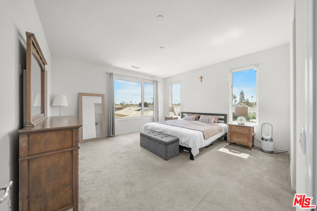 10712 Parrot Avenue Property Photo 2
