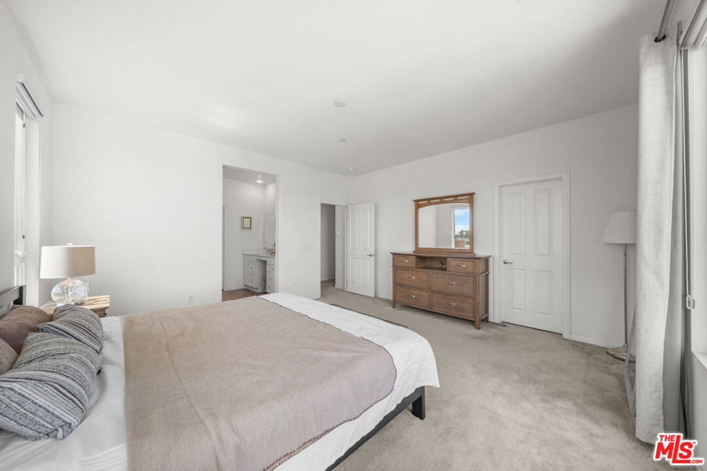 10712 Parrot Avenue Property Photo 5