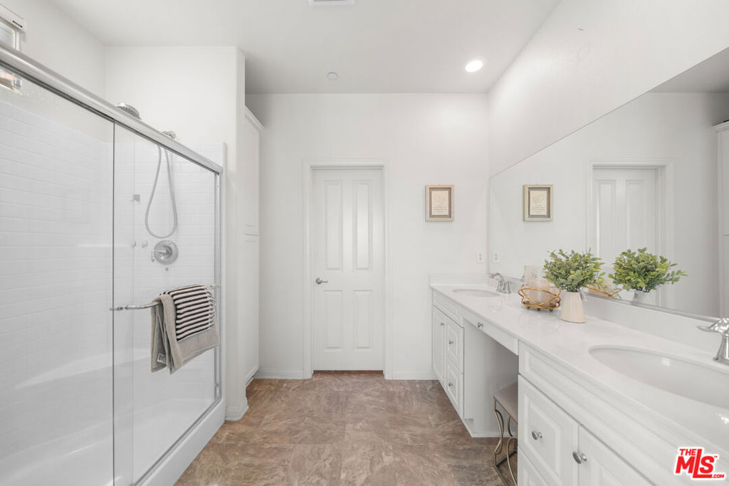 10712 Parrot Avenue Property Photo 6