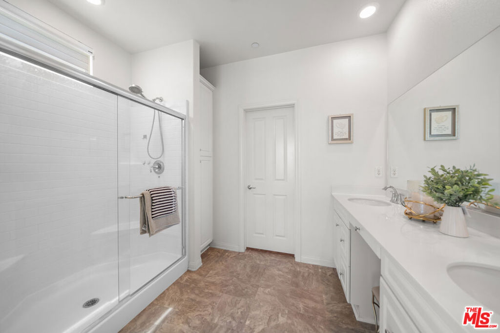 10712 Parrot Avenue Property Photo 7