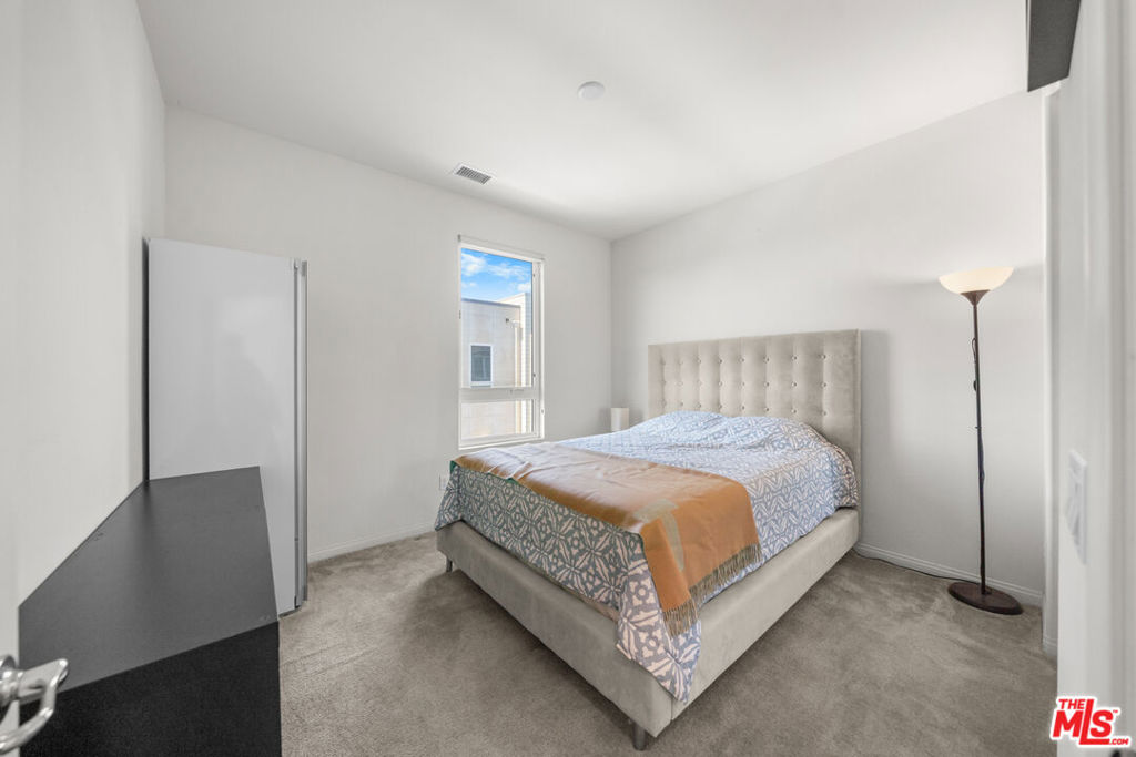 10712 Parrot Avenue Property Photo 8