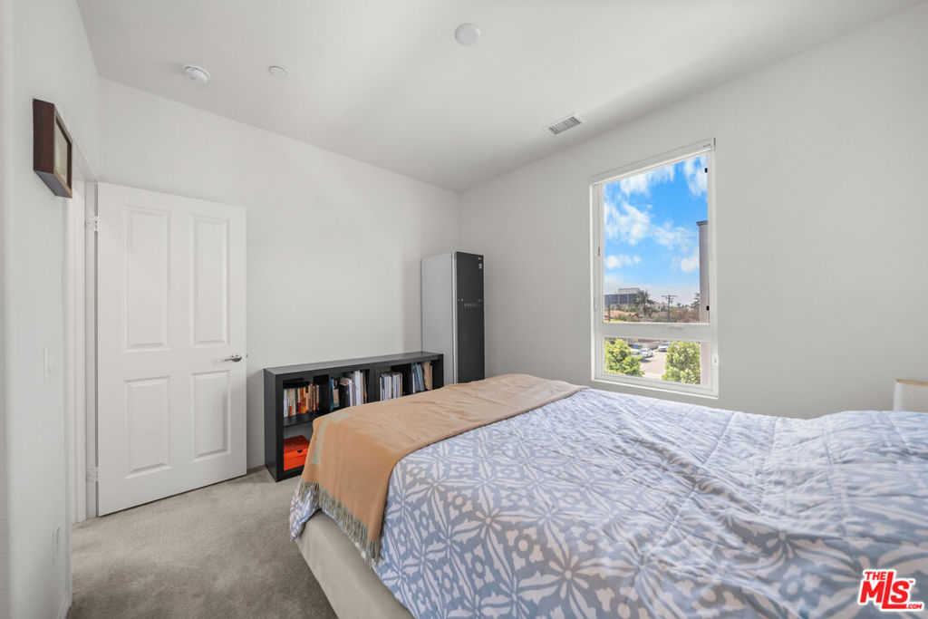 10712 Parrot Avenue Property Photo 9