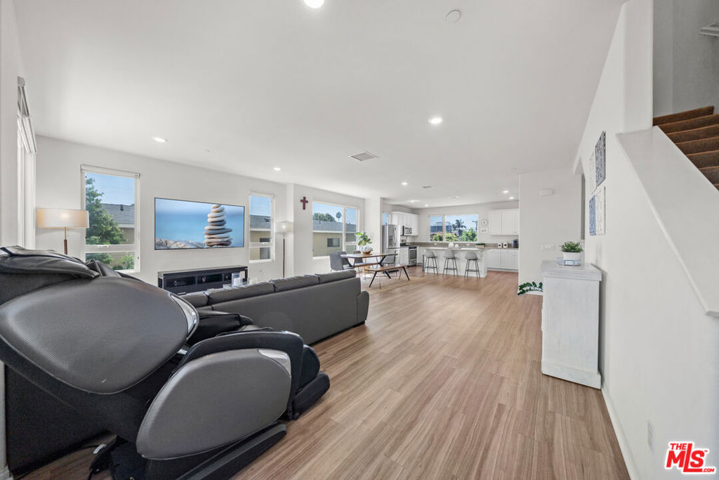 10712 Parrot Avenue Property Photo 14