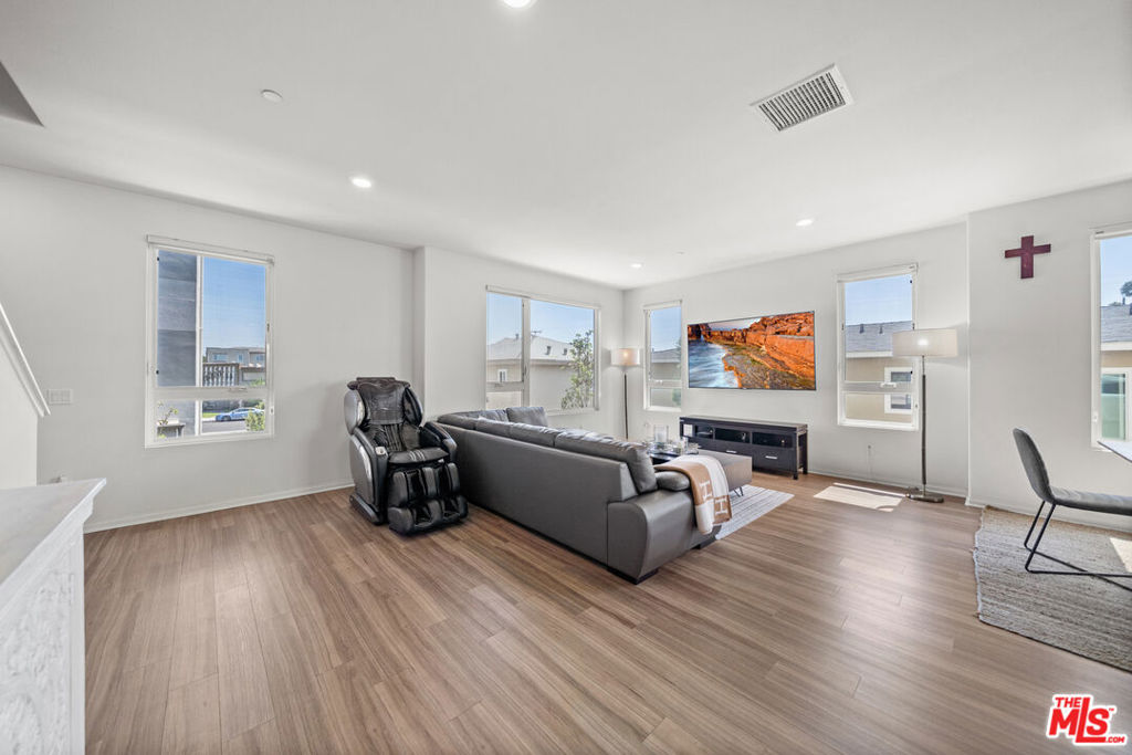 10712 Parrot Avenue Property Photo 15