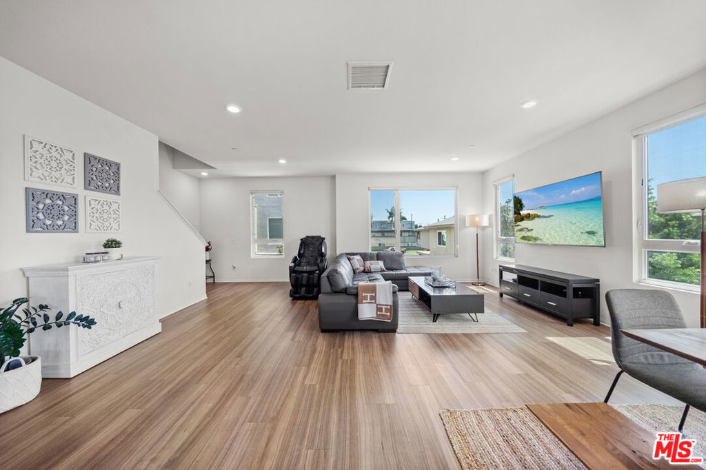 10712 Parrot Avenue Property Photo 16