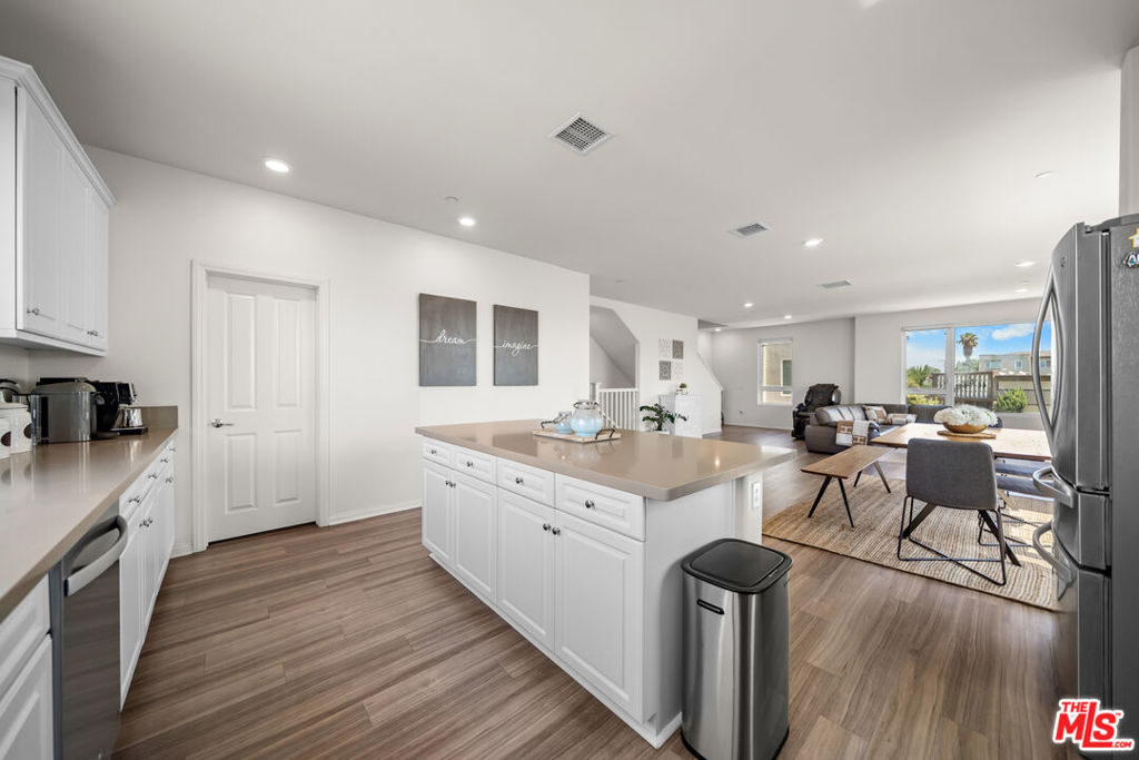 10712 Parrot Avenue Property Photo 27