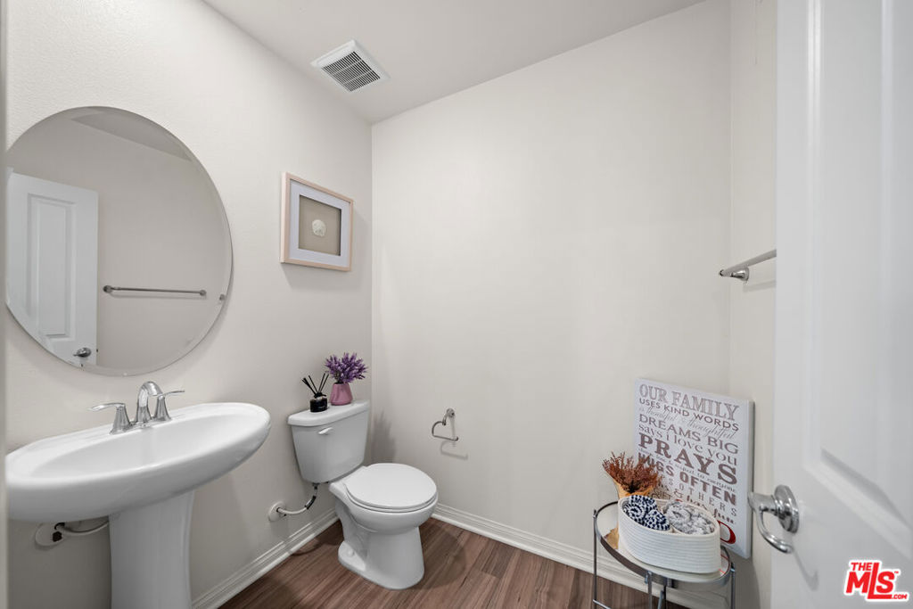 10712 Parrot Avenue Property Photo 28