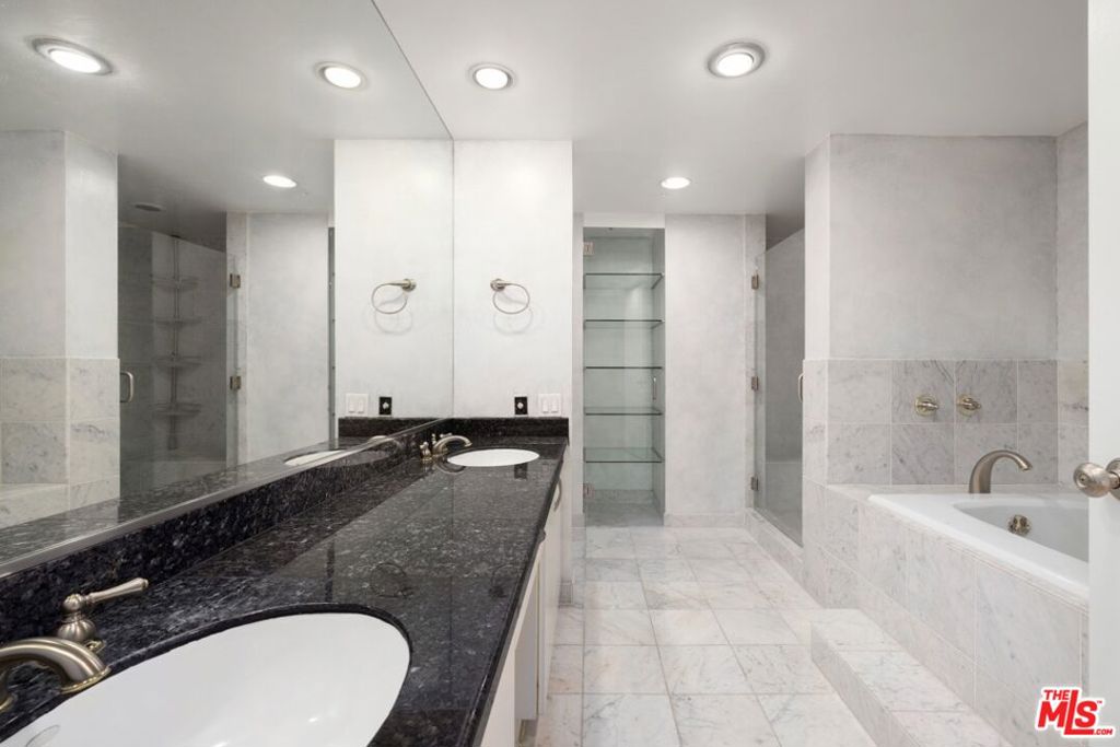 10520 Wilshire Boulevard 305 Property Photo 9