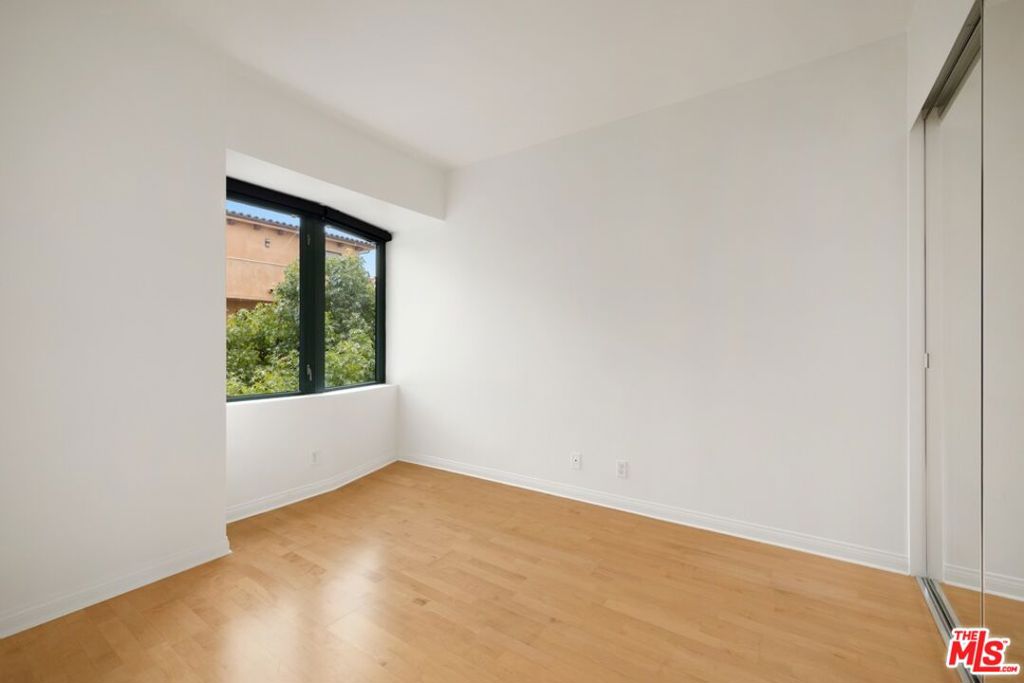 10520 Wilshire Boulevard 305 Property Photo 11