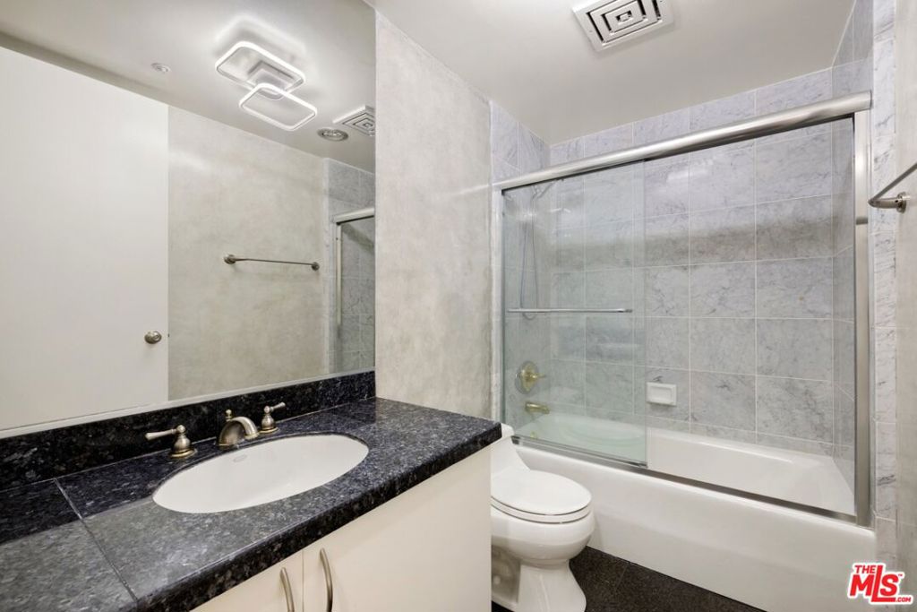10520 Wilshire Boulevard 305 Property Photo 12
