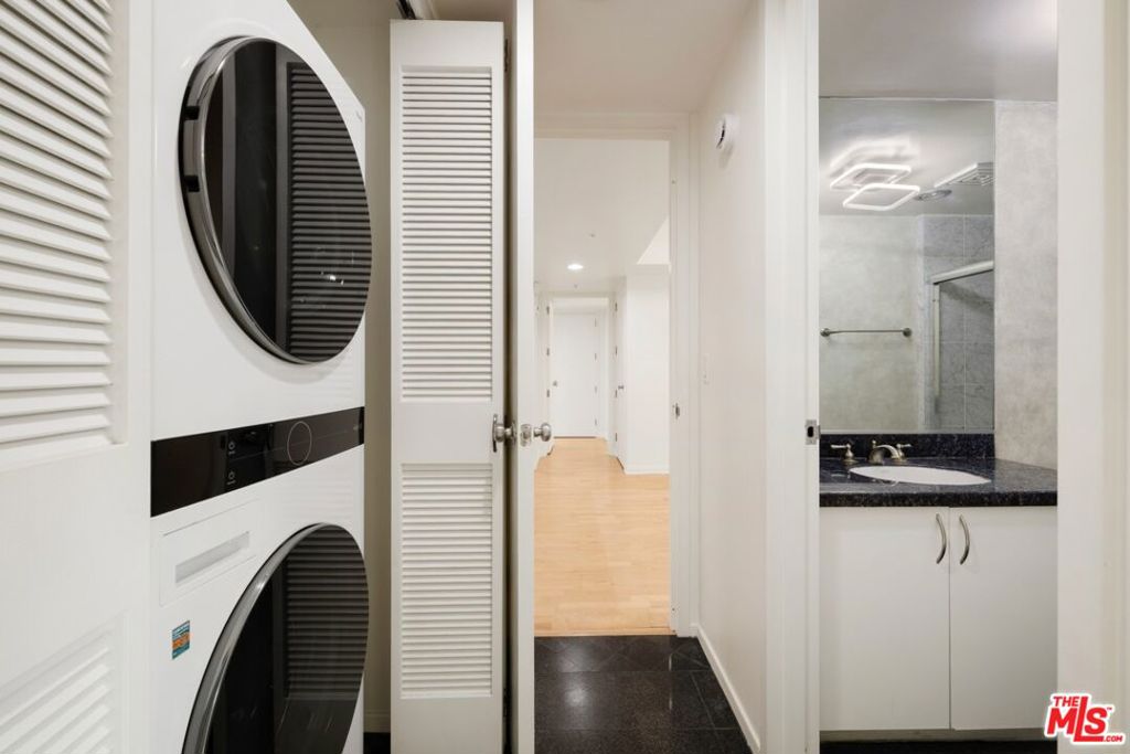 10520 Wilshire Boulevard 305 Property Photo 13