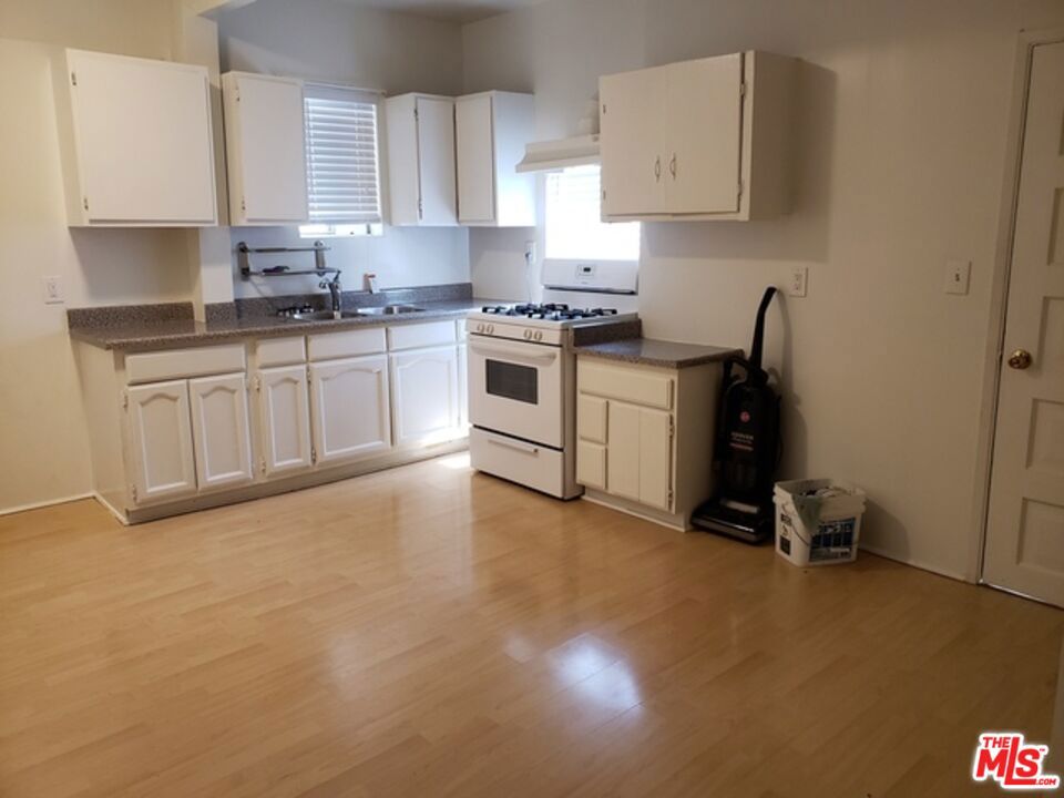 826 S Park View Street 1 Property Photo 3