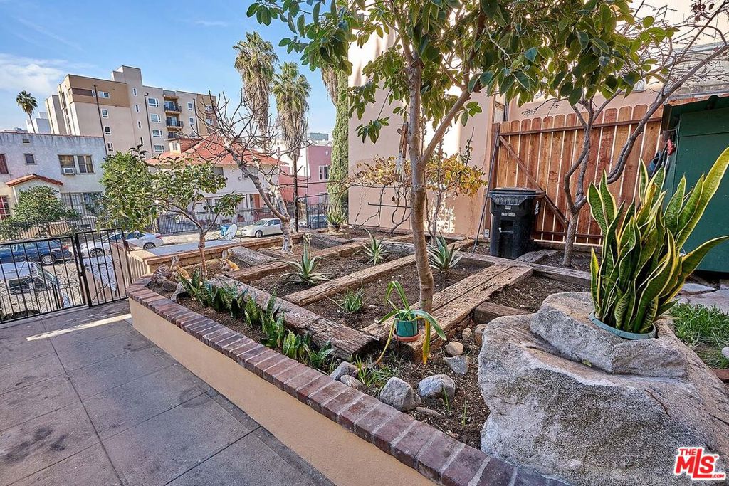 826 S Park View Street 1 Property Photo 12