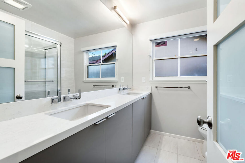 625 Westmount Drive Property Photo 12
