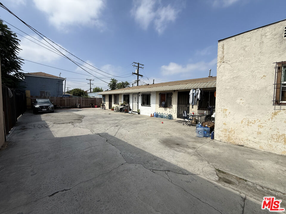 1212 E Rosecrans Avenue Property Photo 3