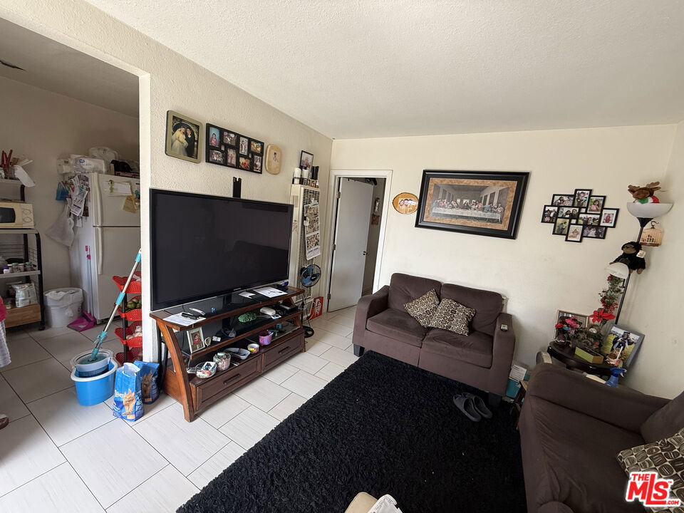 1212 E Rosecrans Avenue Property Photo 4