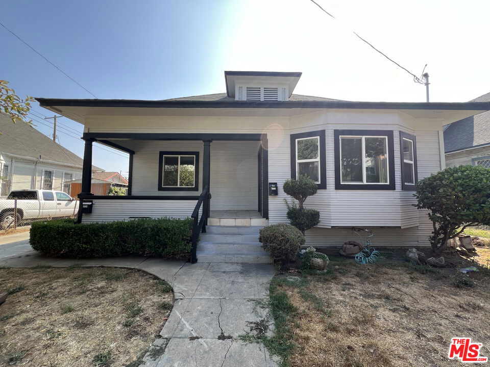 2722 E 2nd Street Property Photo 1