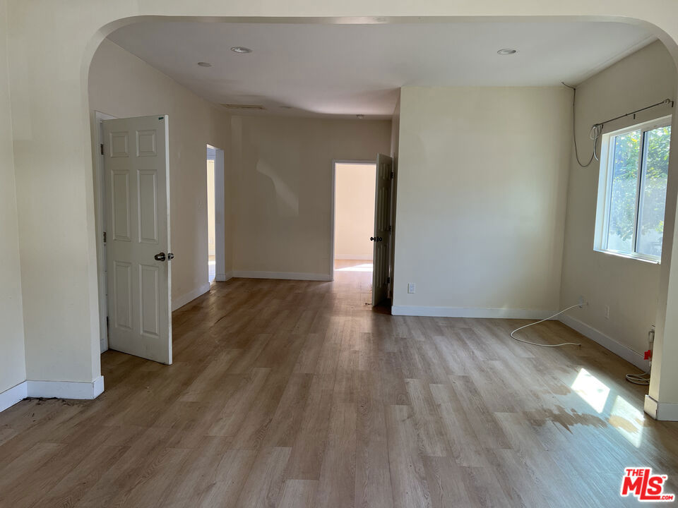 2722 E 2nd Street Property Photo 5