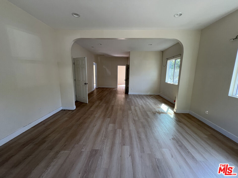 2722 E 2nd Street Property Photo 6