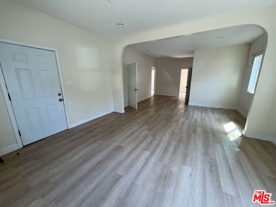 2722 E 2nd Street Property Photo 7