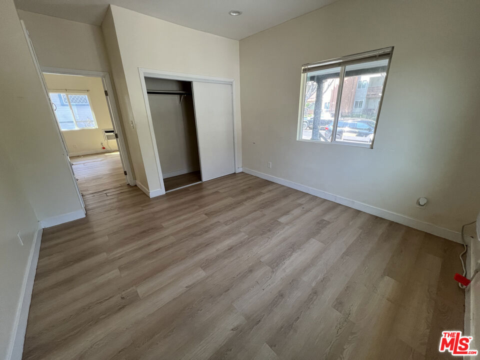 2722 E 2nd Street Property Photo 8
