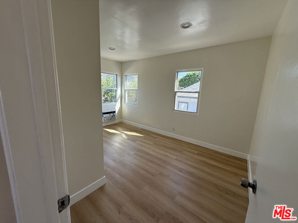 2722 E 2nd Street Property Photo 15