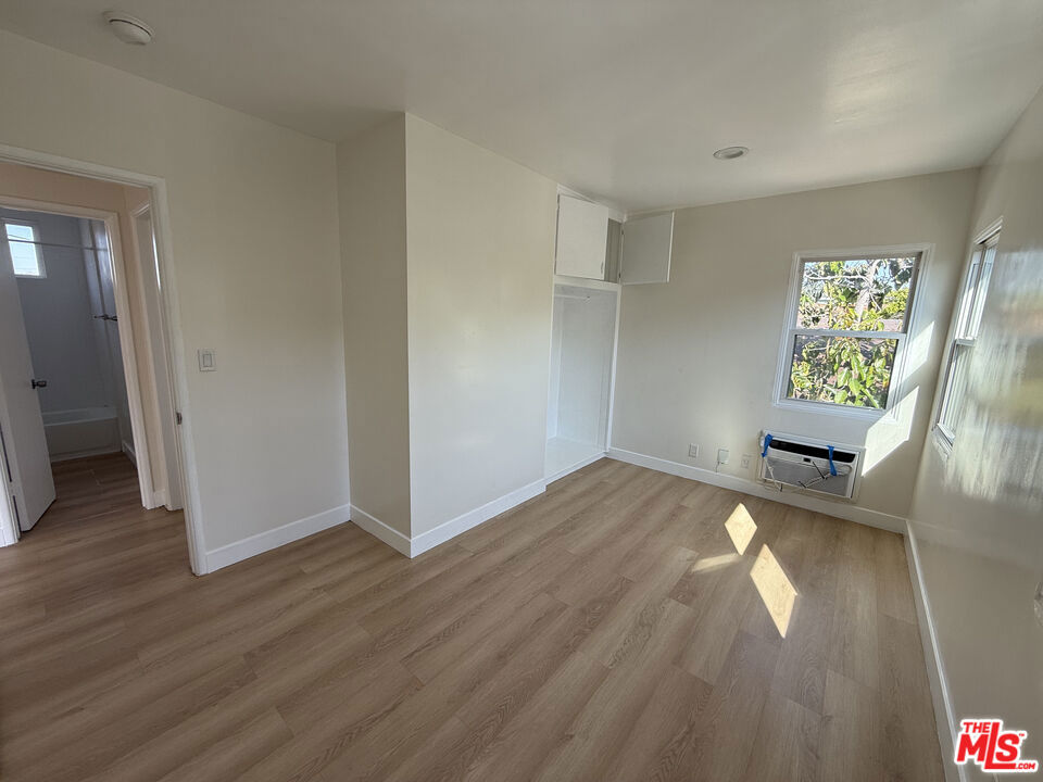 2722 E 2nd Street Property Photo 16