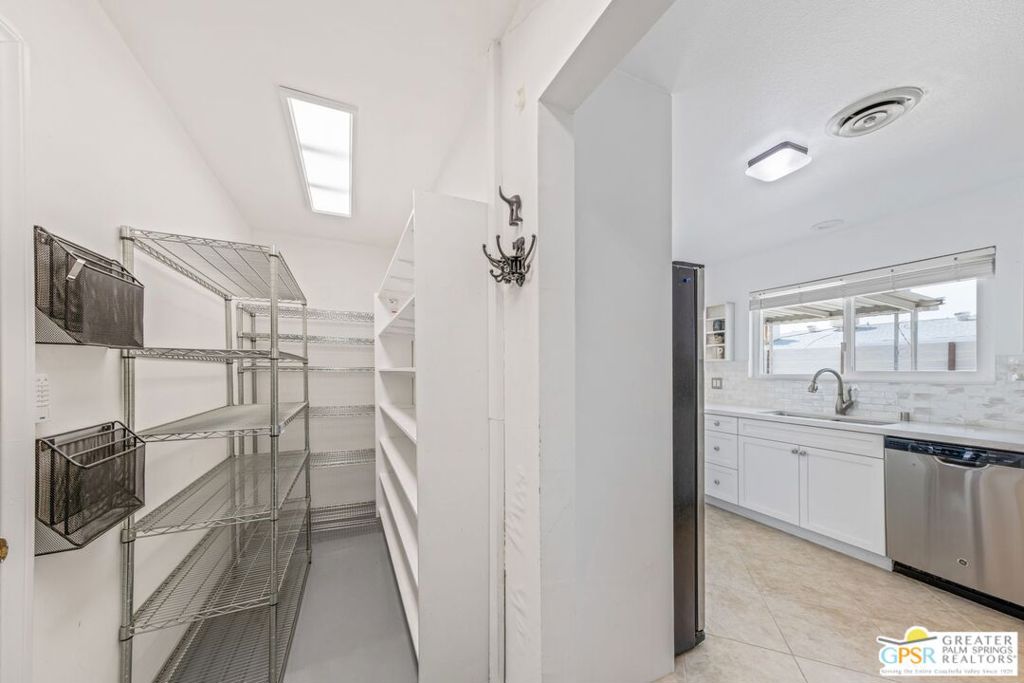 1181 E Estio Circle Property Photo 8