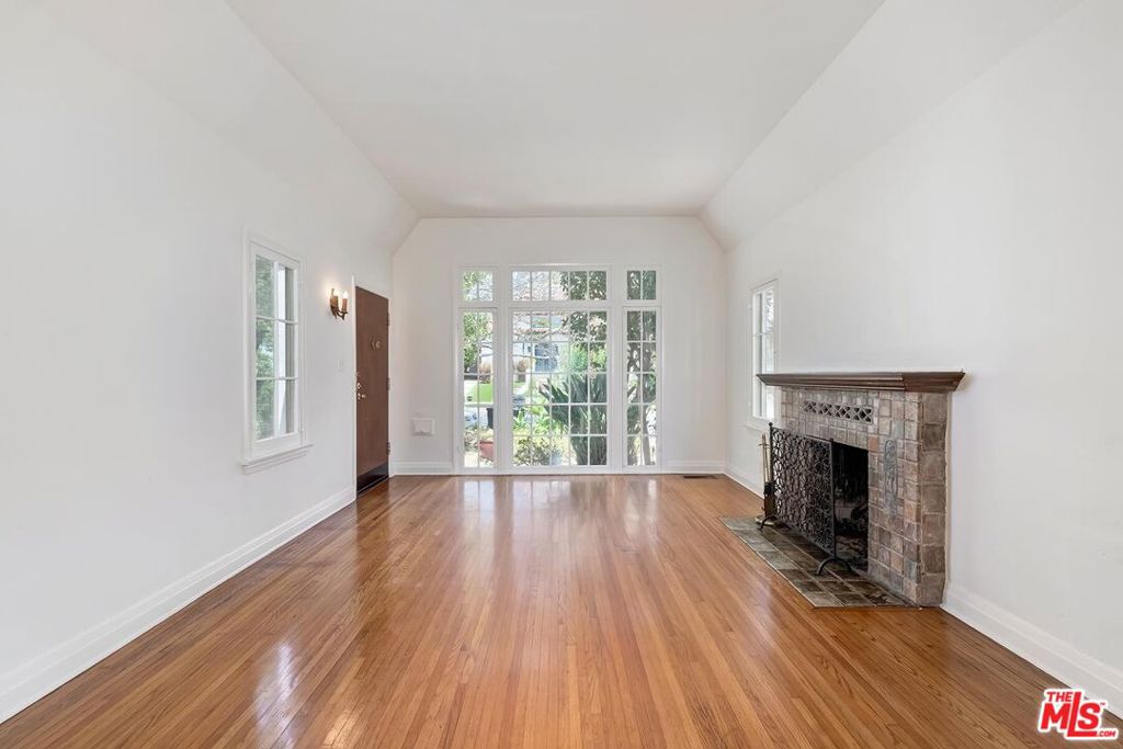 10626 Ohio Avenue Property Photo 3
