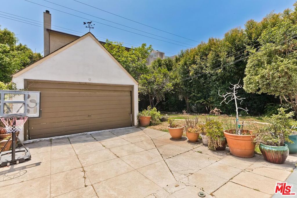 10626 Ohio Avenue Property Photo 17