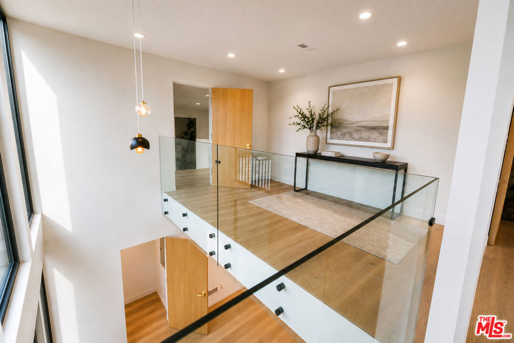 12518 W Sunset Boulevard Property Photo 9