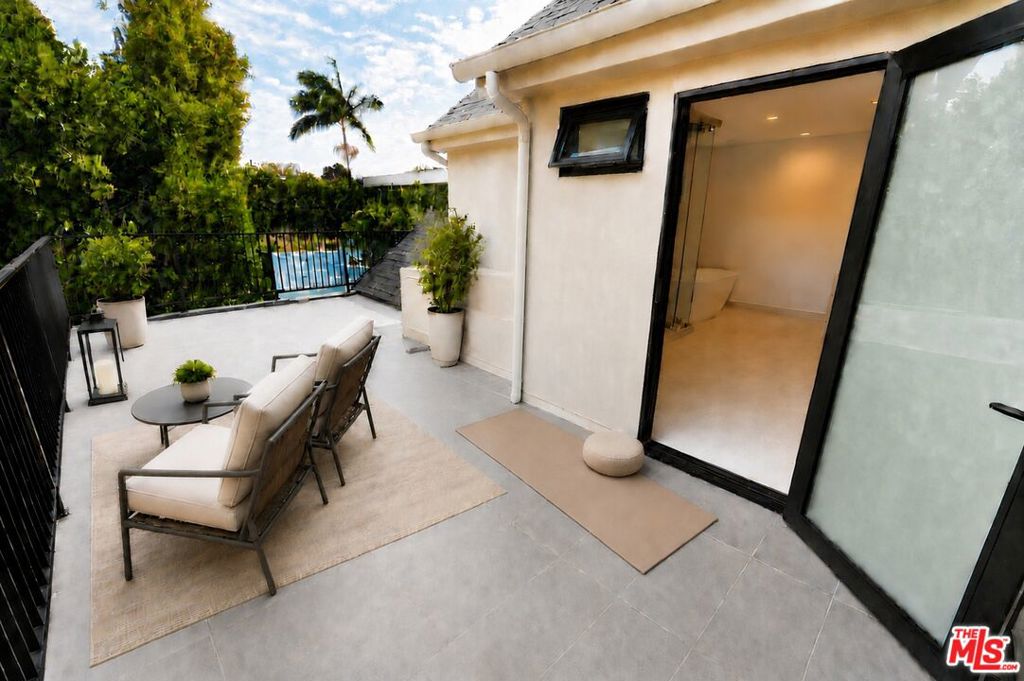 12518 W Sunset Boulevard Property Photo 10