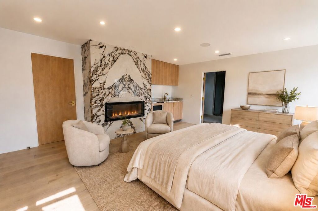 12518 W Sunset Boulevard Property Photo 10