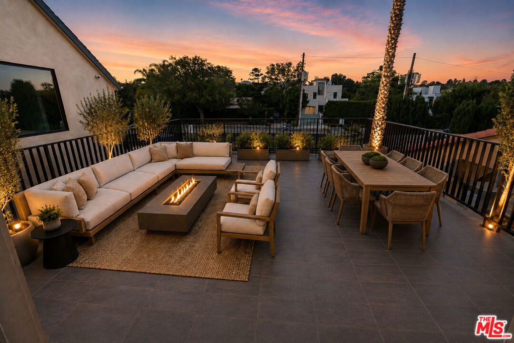 12518 W Sunset Boulevard Property Photo 15
