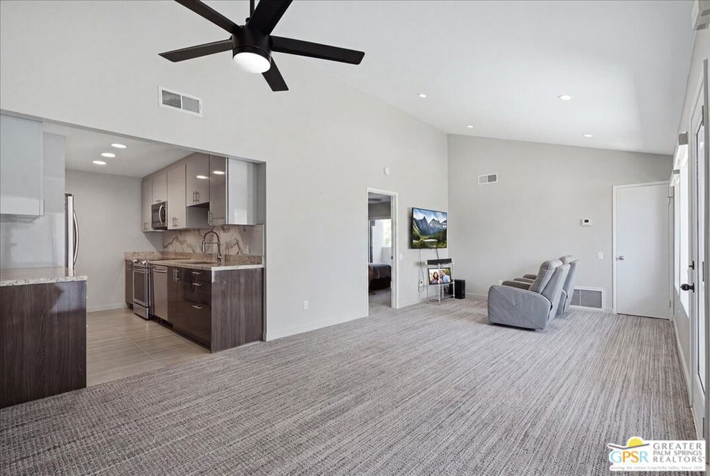 1150 E Amado Road 16b2 Property Photo 8