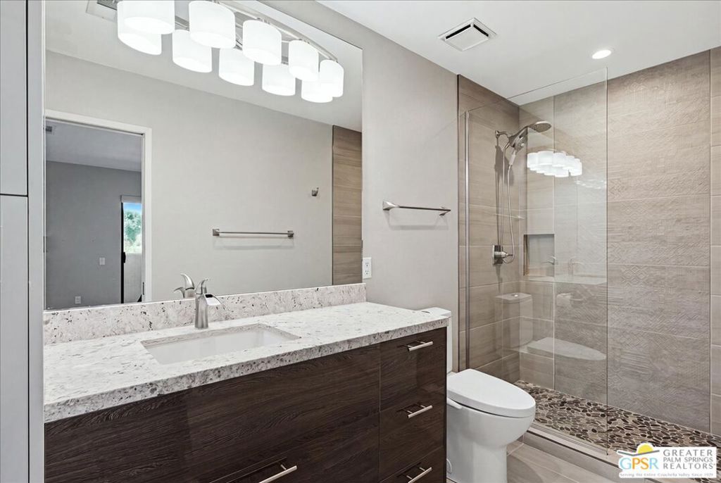 1150 E Amado Road 16b2 Property Photo 17