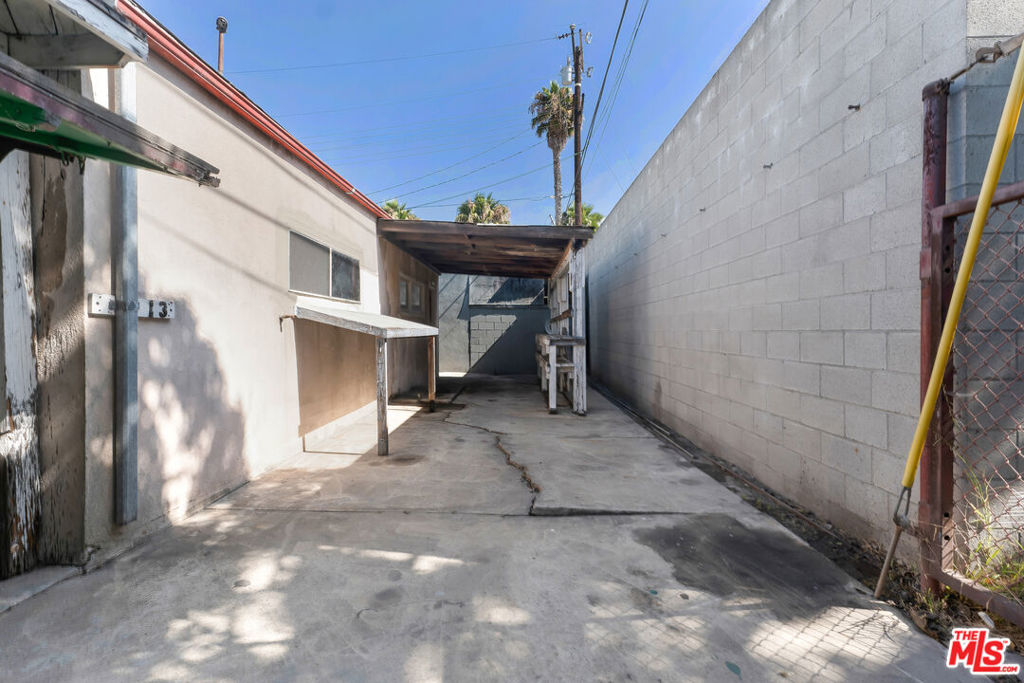 11606 Inglewood Avenue Property Photo 7