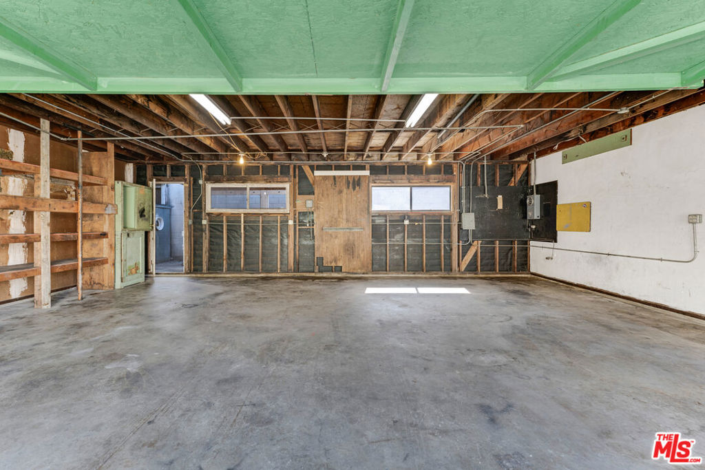 11606 Inglewood Avenue Property Photo 8