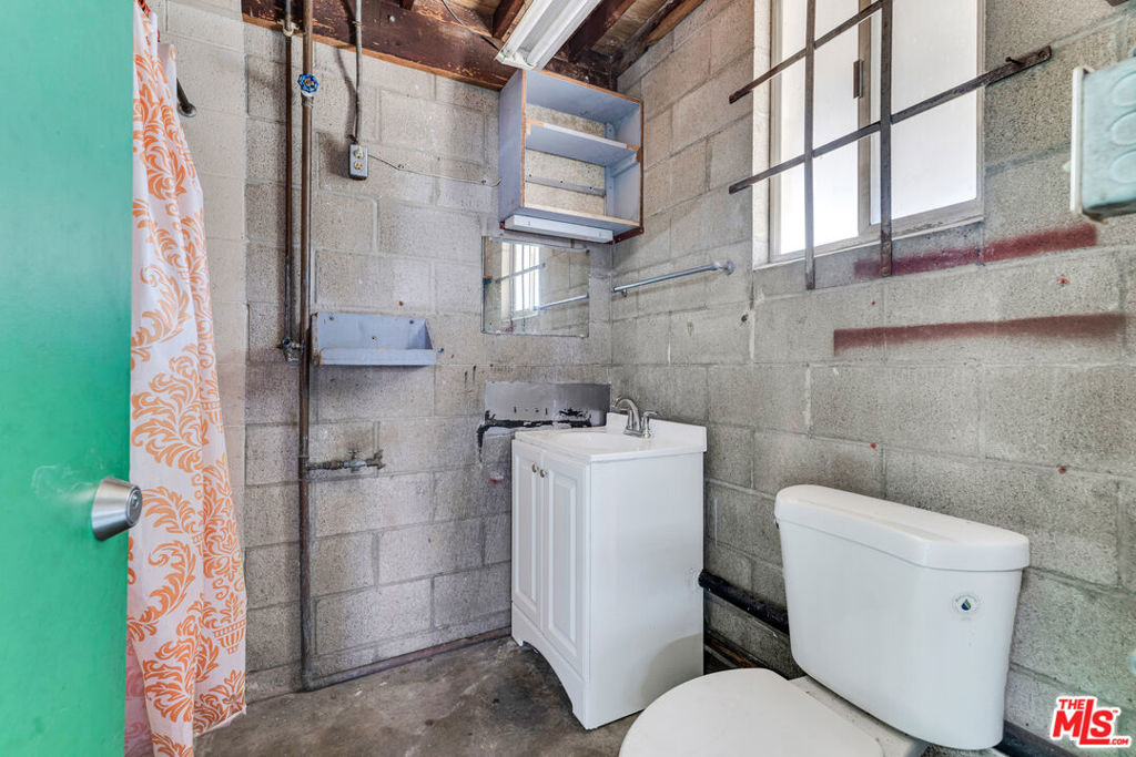 11606 Inglewood Avenue Property Photo 10