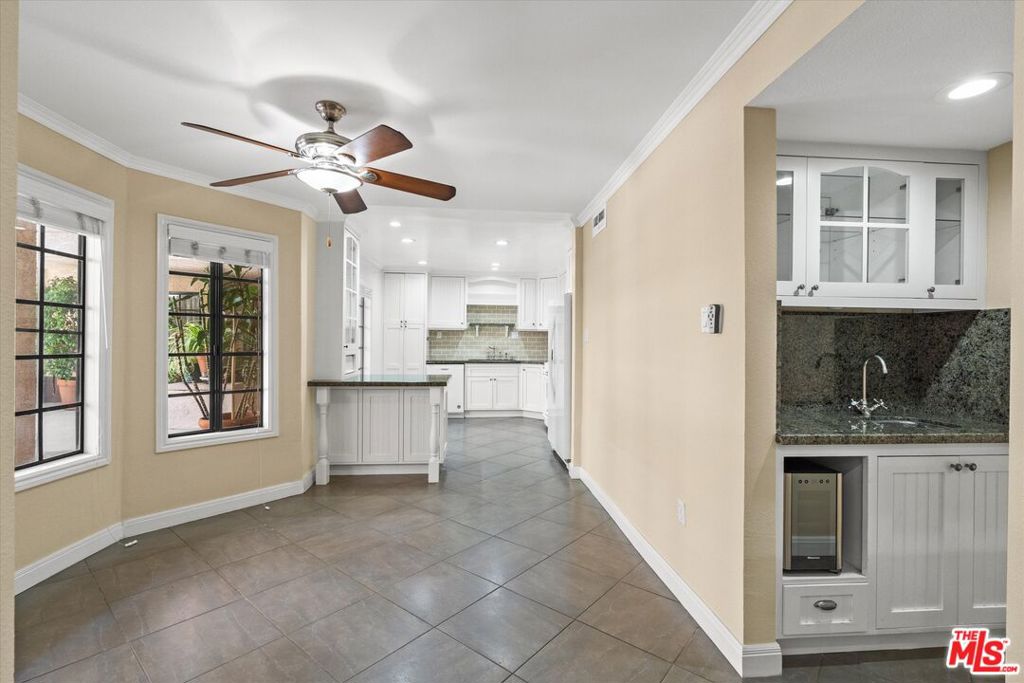 12321 Ocean Park Boulevard 2 Property Photo 6