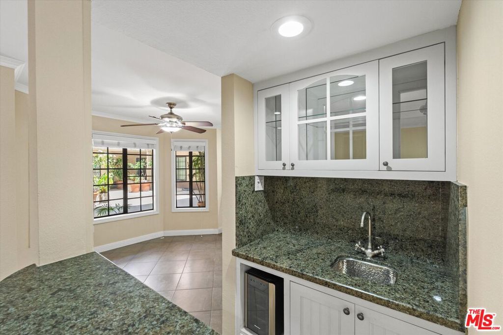12321 Ocean Park Boulevard 2 Property Photo 7