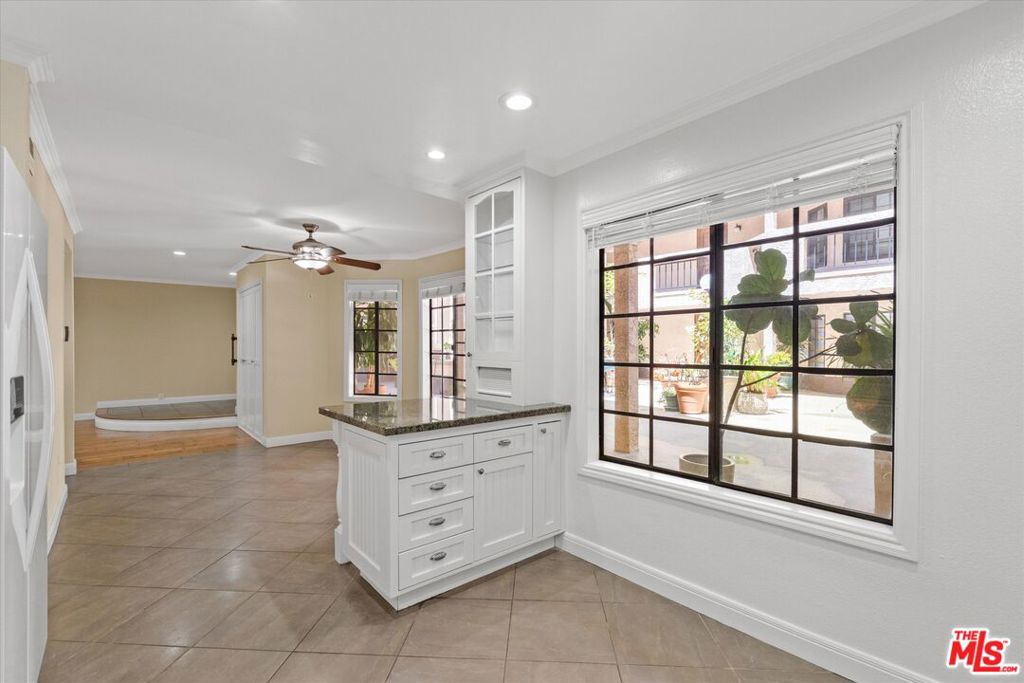 12321 Ocean Park Boulevard 2 Property Photo 8