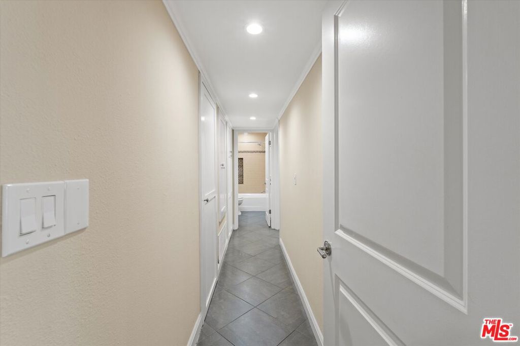 12321 Ocean Park Boulevard 2 Property Photo 10