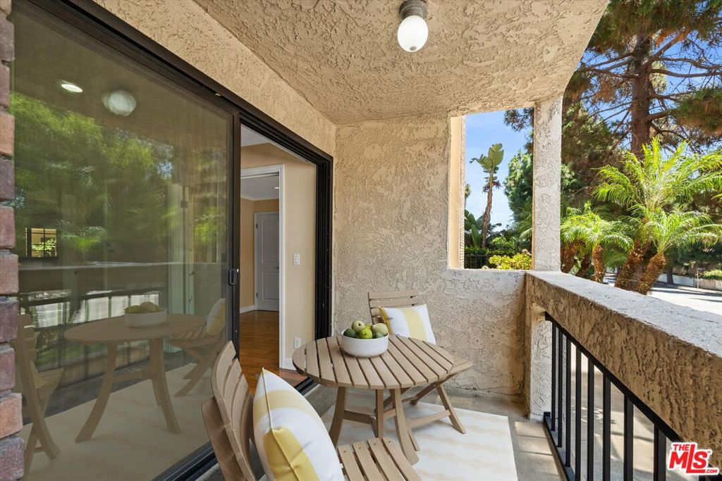 12321 Ocean Park Boulevard 2 Property Photo 14